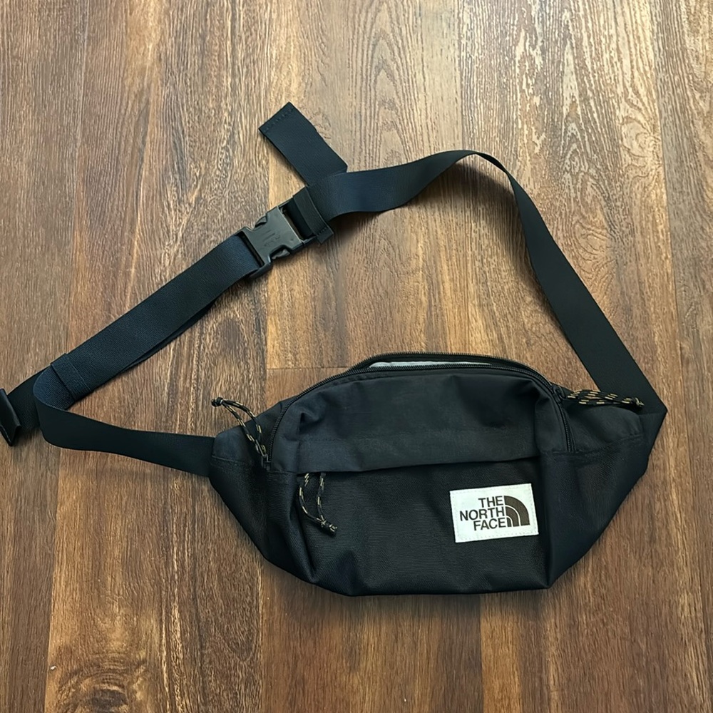 Black The North Face belt bag. Unisex